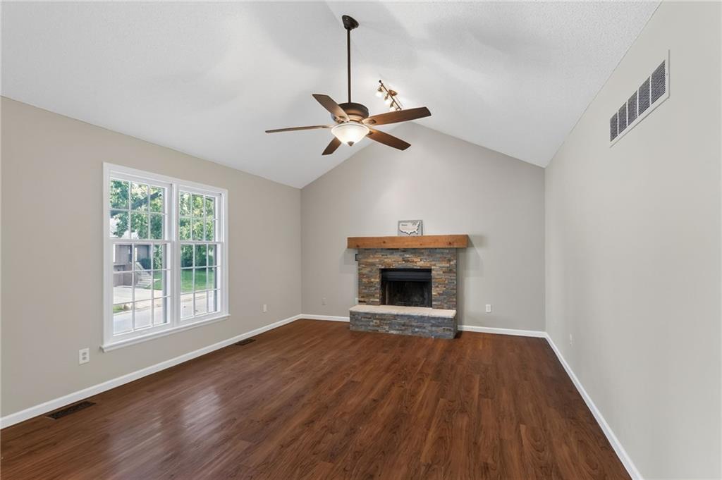 15413 W 152nd Street Property Photo 3