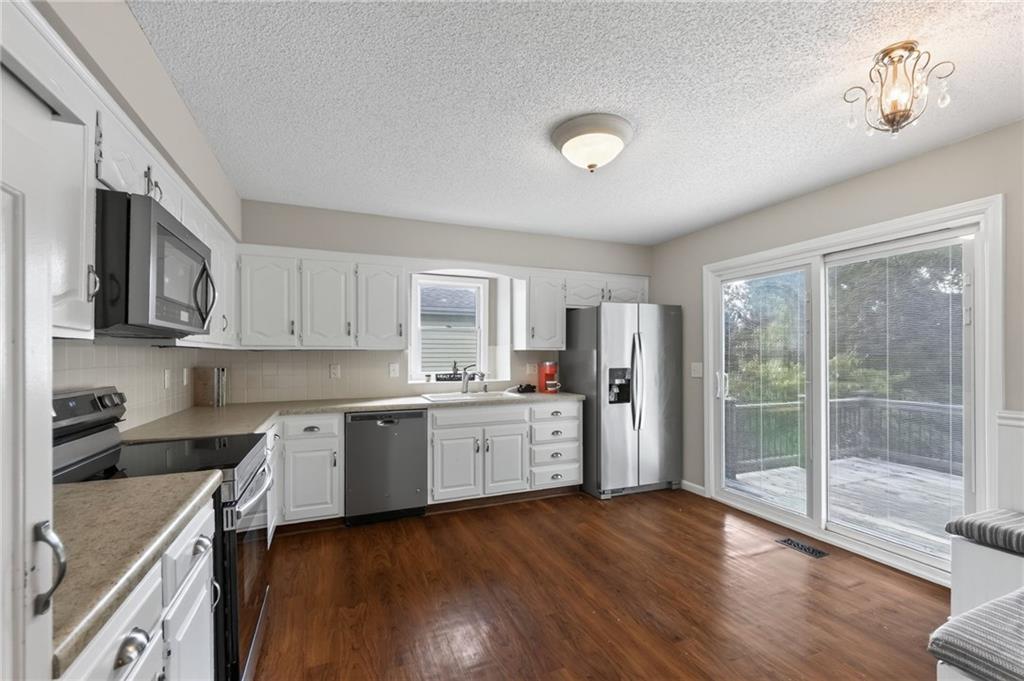 15413 W 152nd Street Property Photo 8