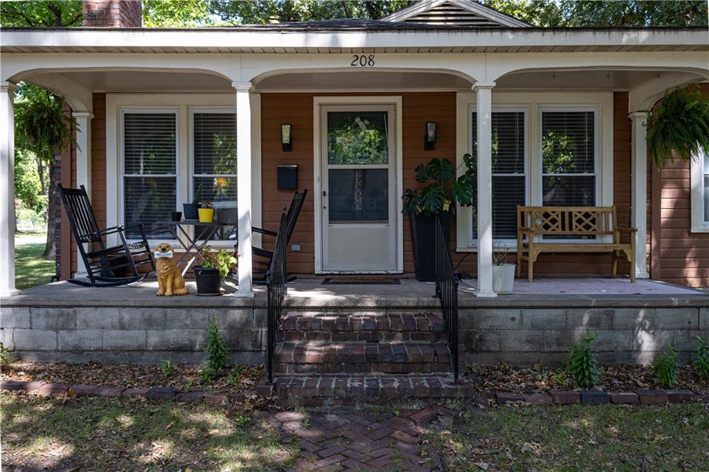208 W Euclid Street Property Photo 4
