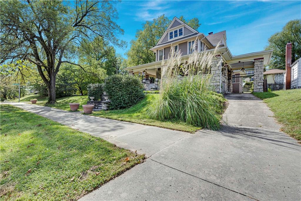 140 Van Brunt Boulevard Property Photo 2
