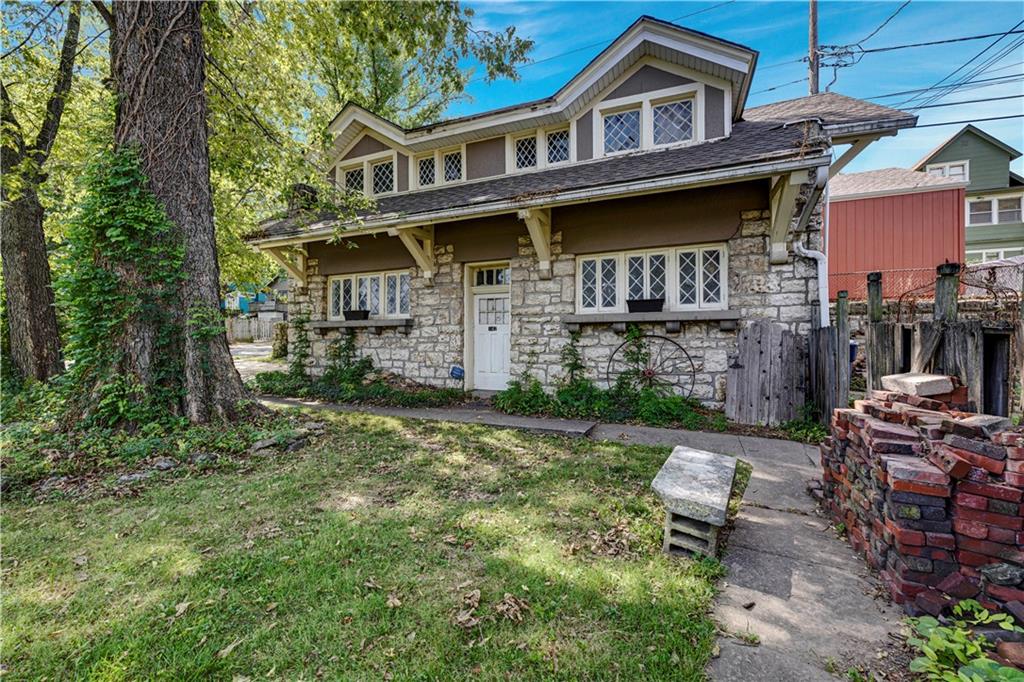 140 Van Brunt Boulevard Property Photo 4