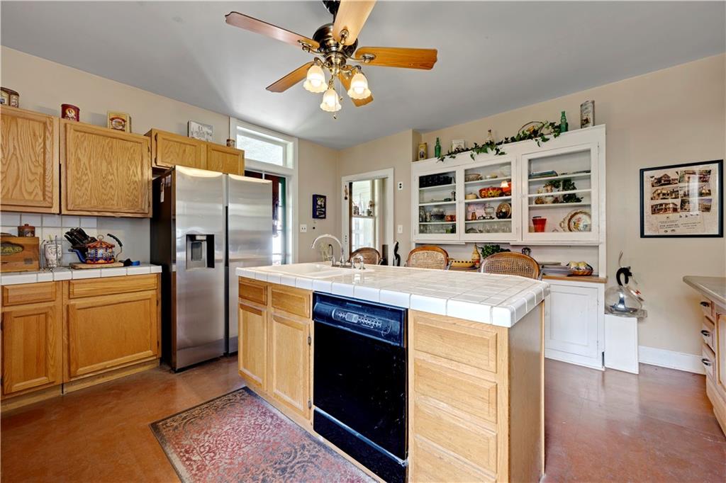 140 Van Brunt Boulevard Property Photo 9