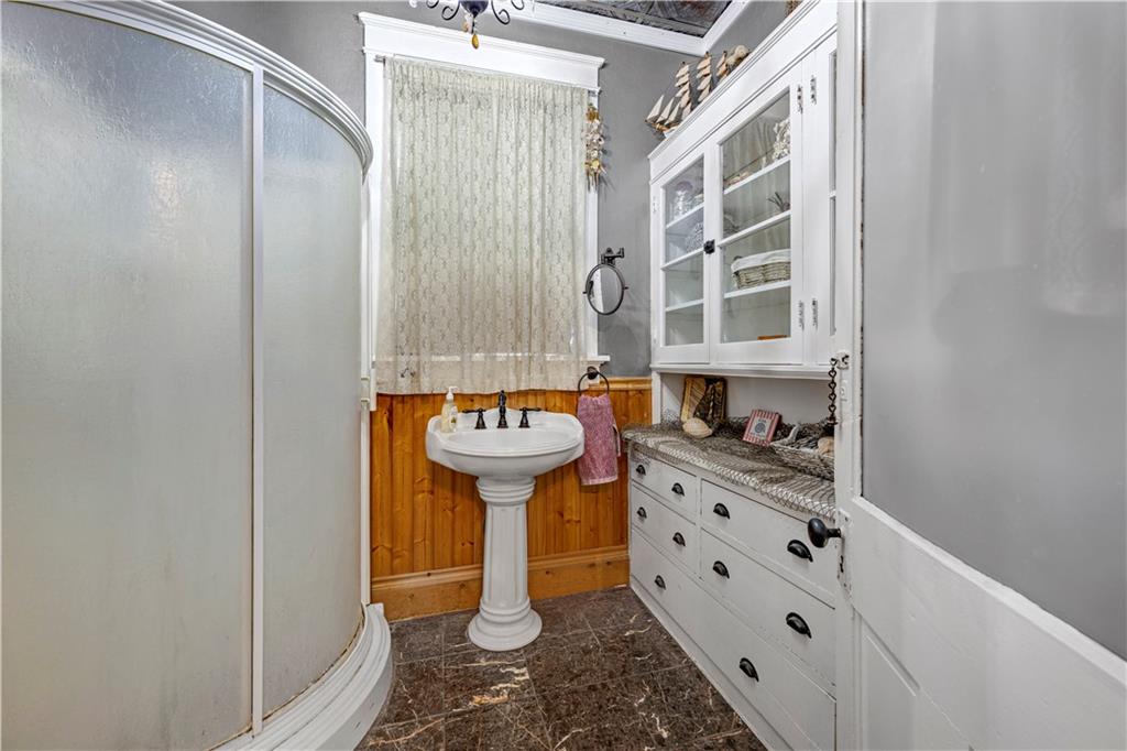 140 Van Brunt Boulevard Property Photo 10