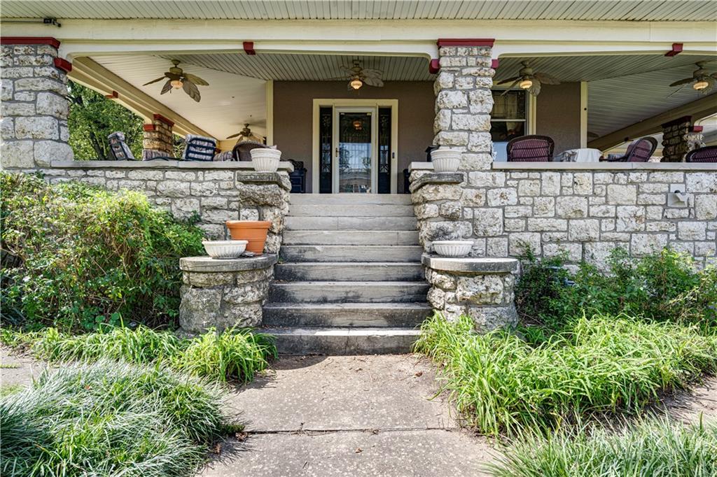 140 Van Brunt Boulevard Property Photo 12