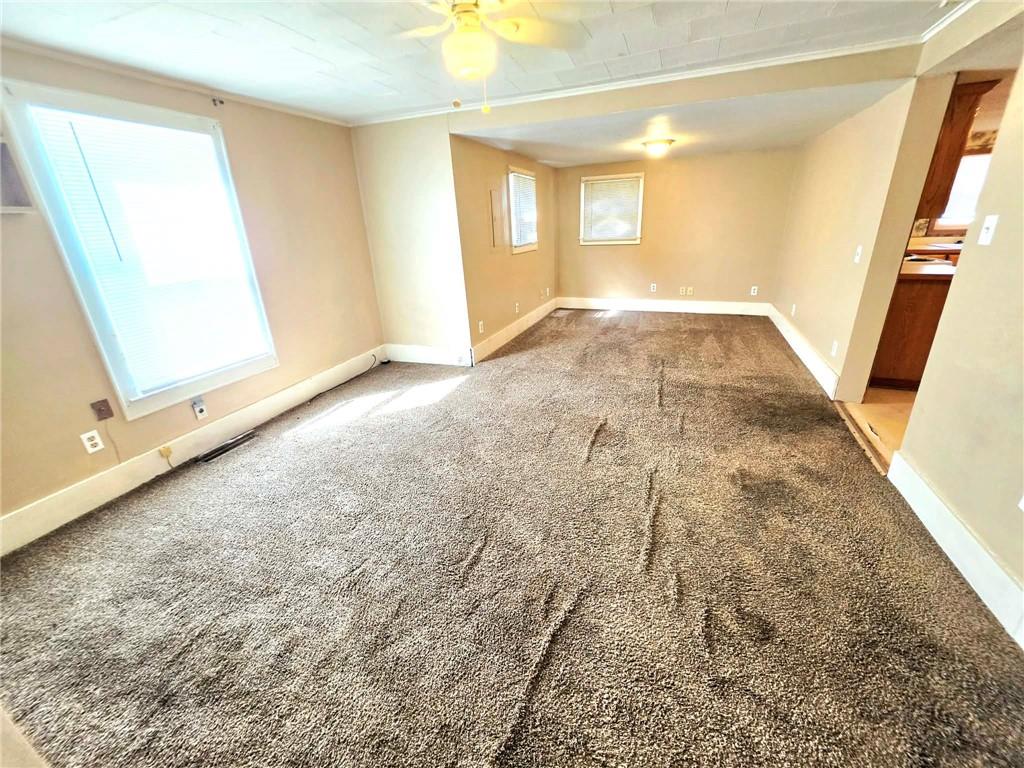 305 E Jackson Street Property Photo 6