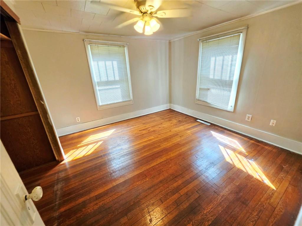 305 E Jackson Street Property Photo 8