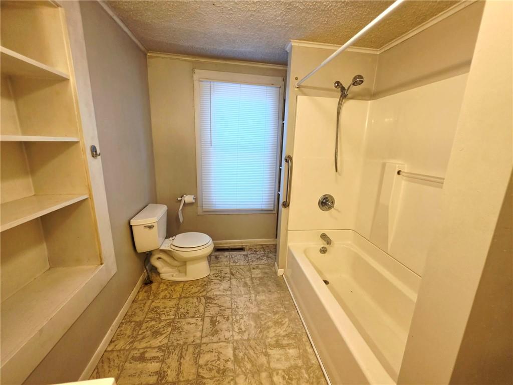 305 E Jackson Street Property Photo 13