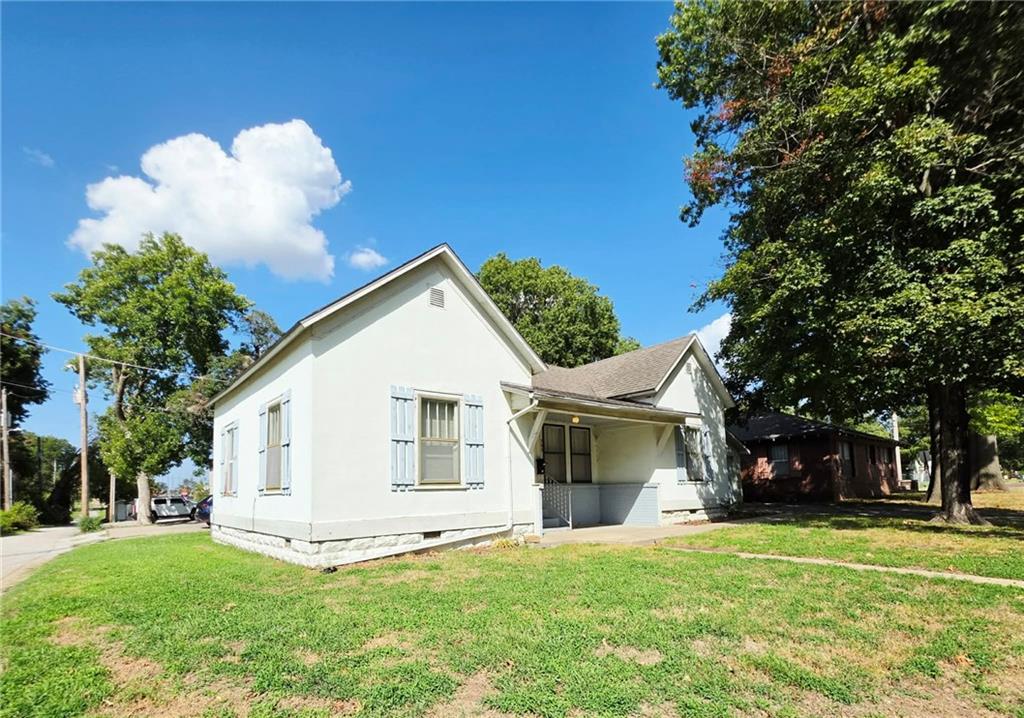305 E Jackson Street Property Photo 16