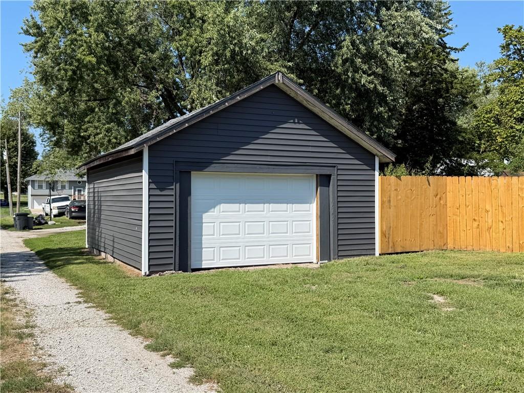 606 East Street Property Photo 31