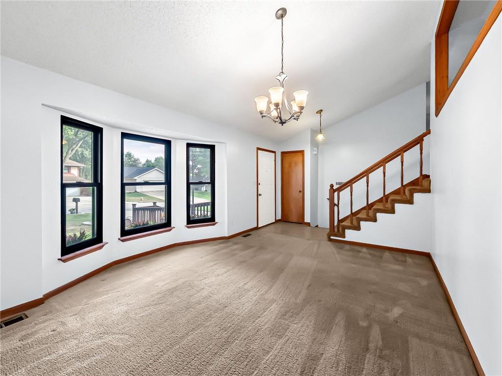 220 Crestview Street Property Photo 4