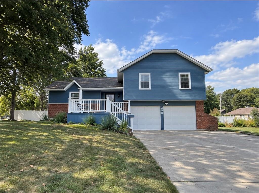 300 Hawthorne Court Property Photo 1