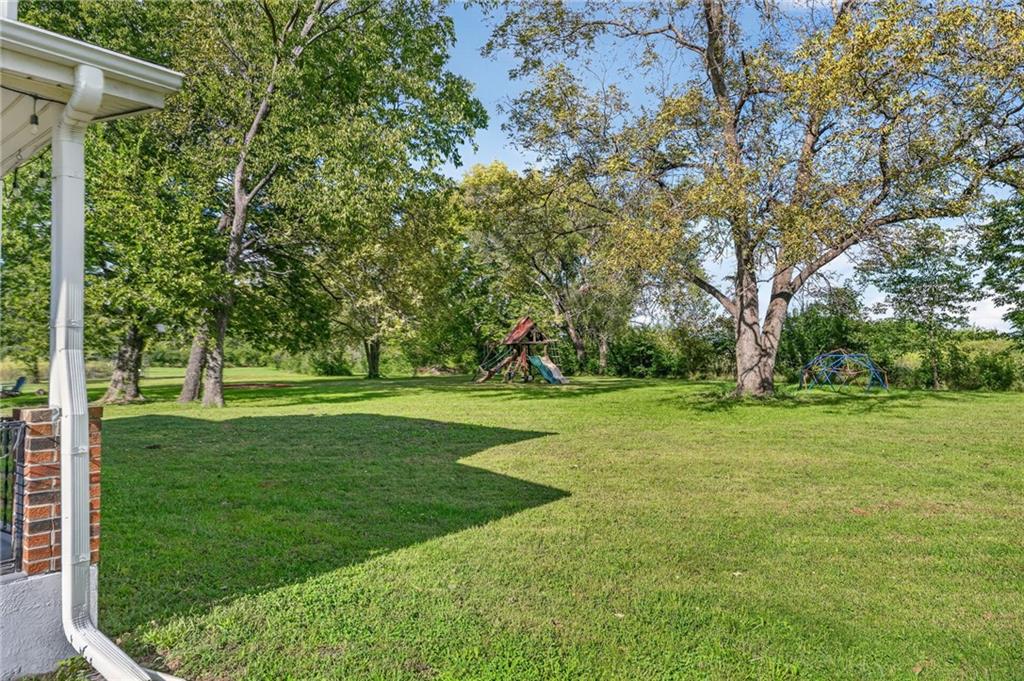 16526 New Lawrence Road Property Photo 6