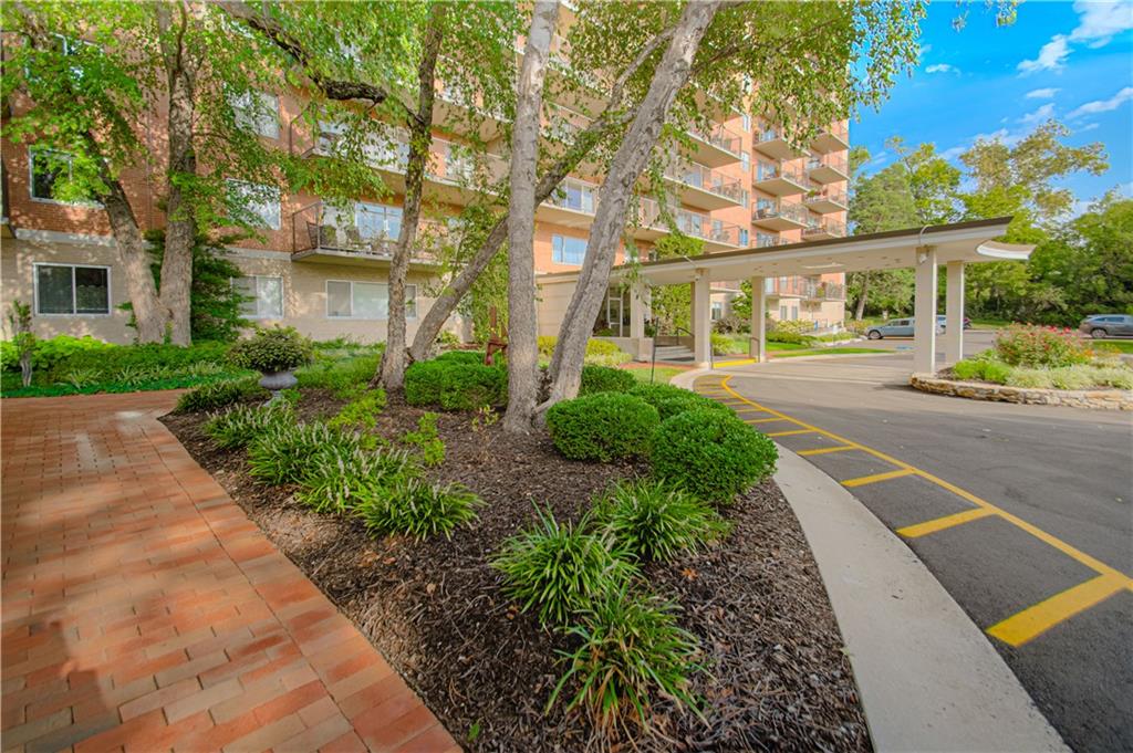 4550 Warwick Boulevard Property Photo 4