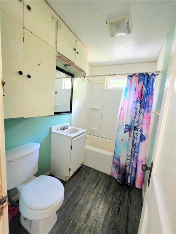 429 Fieldcrest N/a Property Photo 2