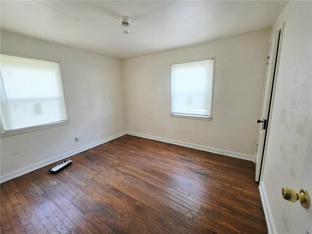 429 Fieldcrest N/a Property Photo 3