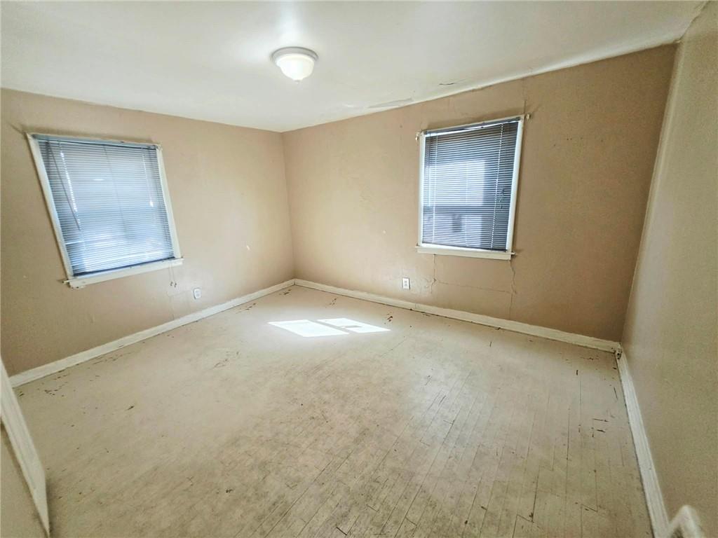 429 Fieldcrest N/a Property Photo 4
