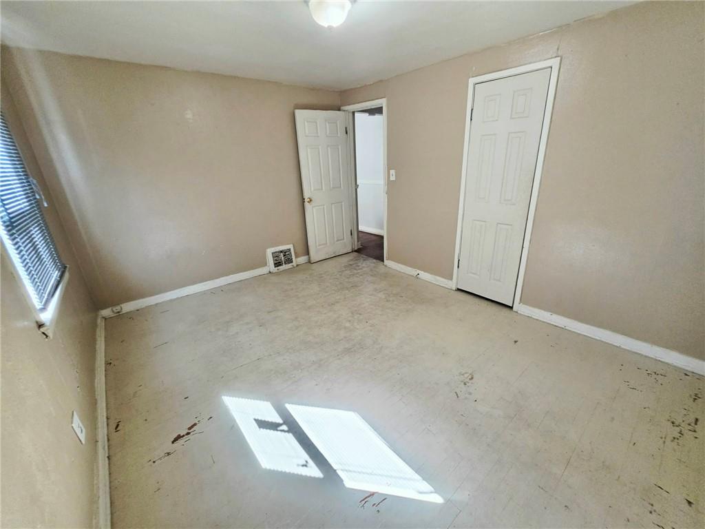 429 Fieldcrest N/a Property Photo 5