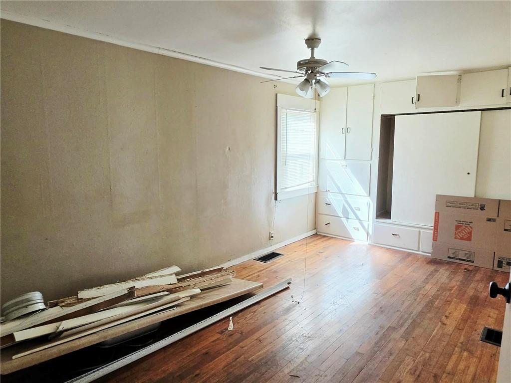 429 Fieldcrest N/a Property Photo 6