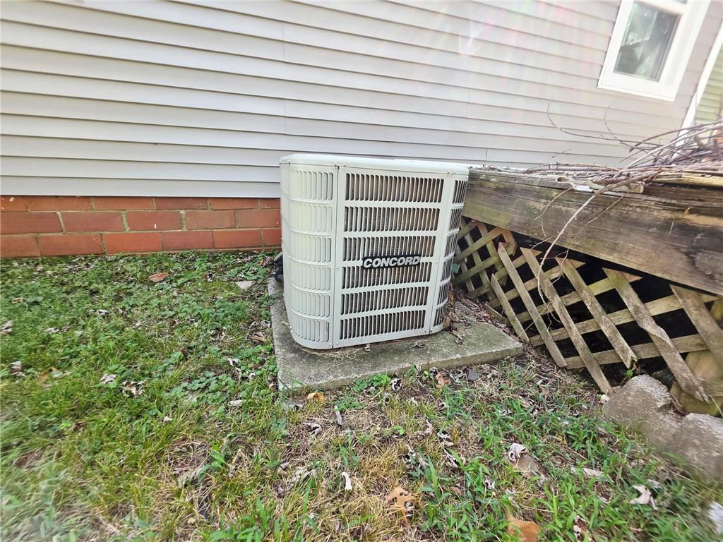 429 Fieldcrest N/a Property Photo 13