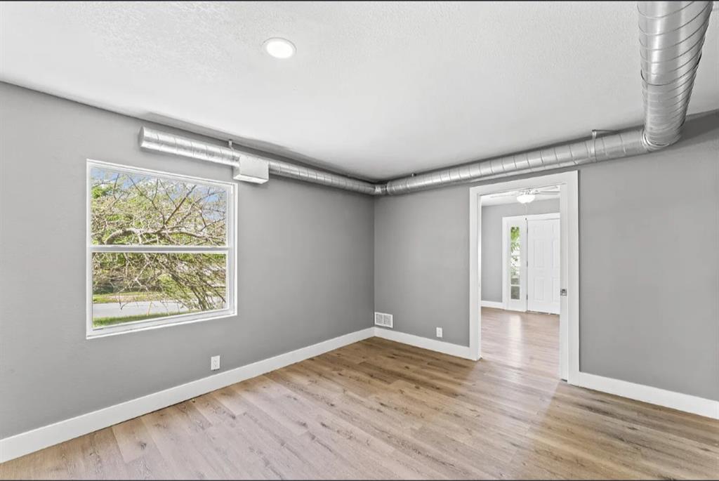 4105 E Linwood Boulevard Property Photo 10