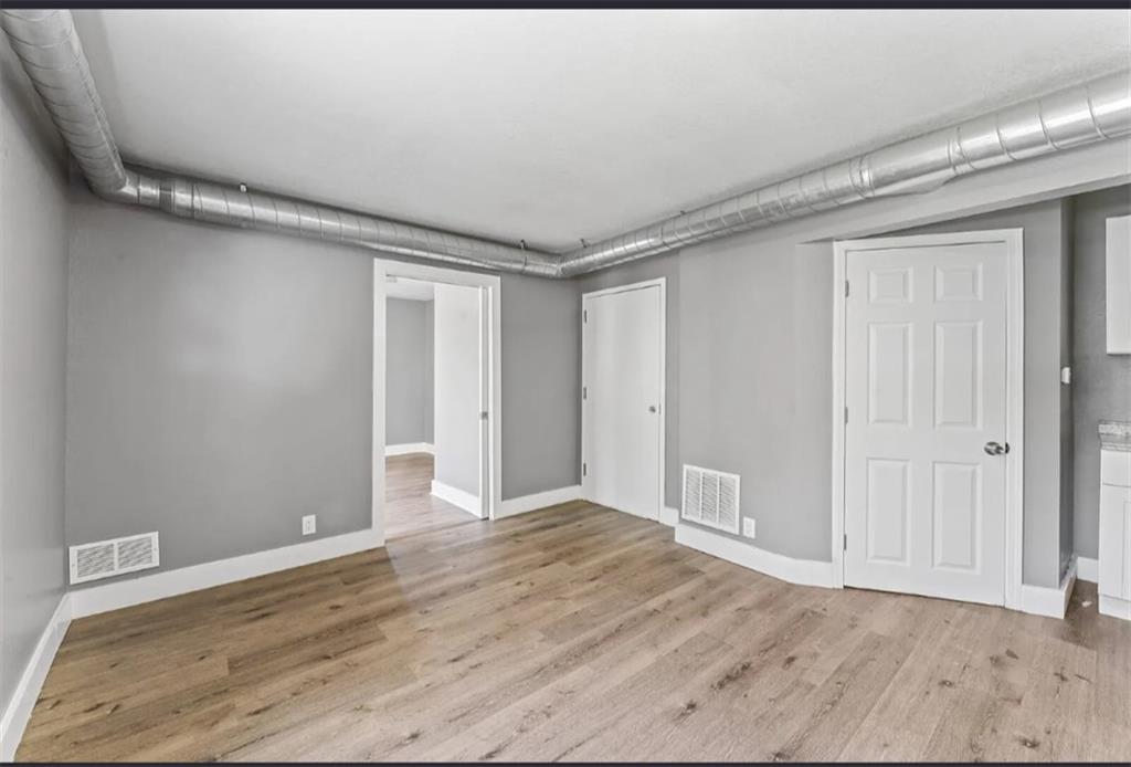 4105 E Linwood Boulevard Property Photo 13
