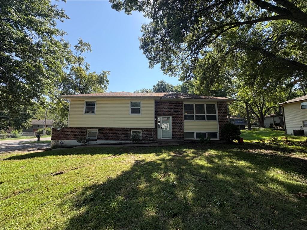 207 E 10th Street Property Photo 1