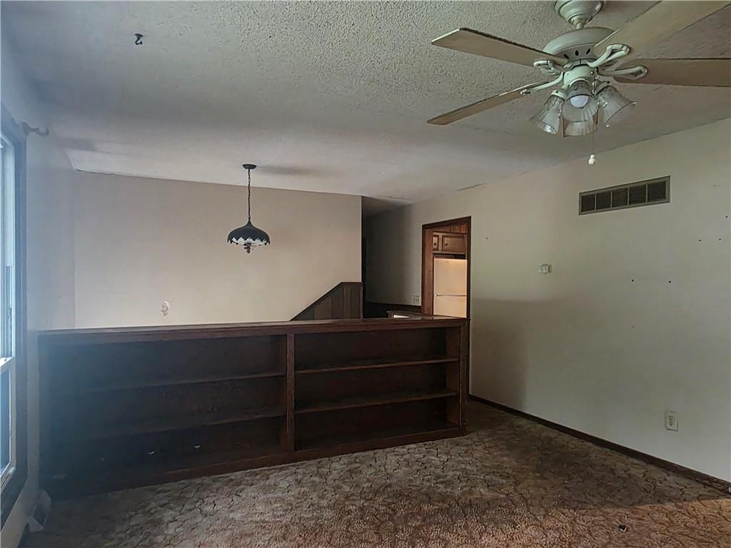207 E 10th Street Property Photo 7