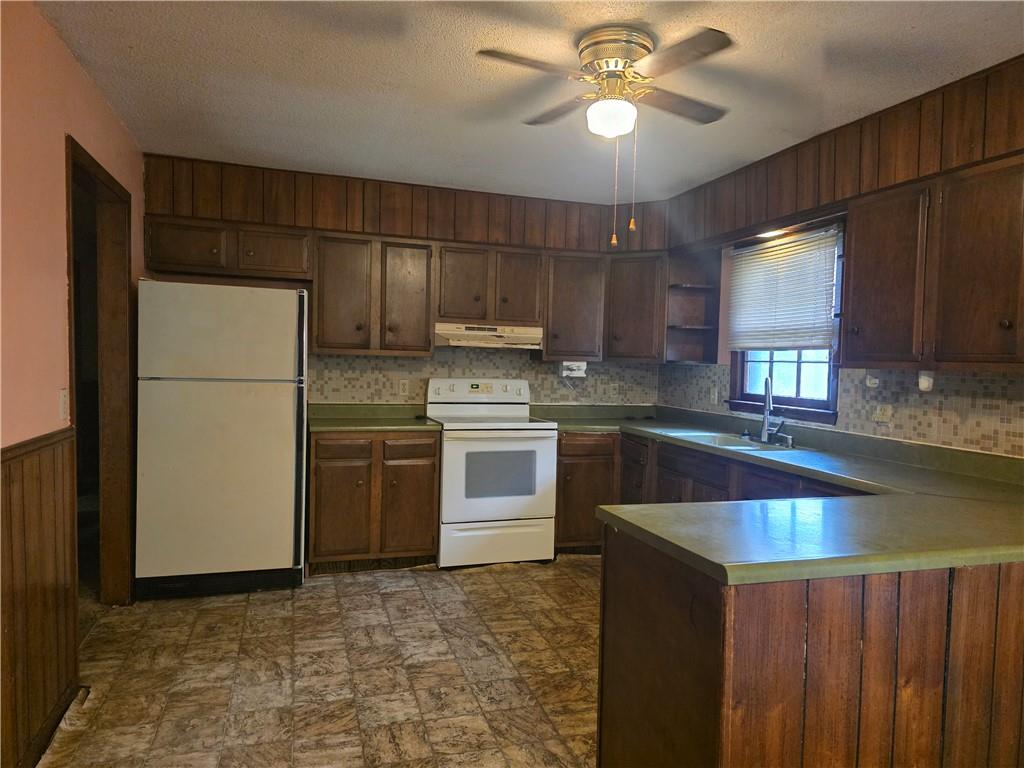 207 E 10th Street Property Photo 11