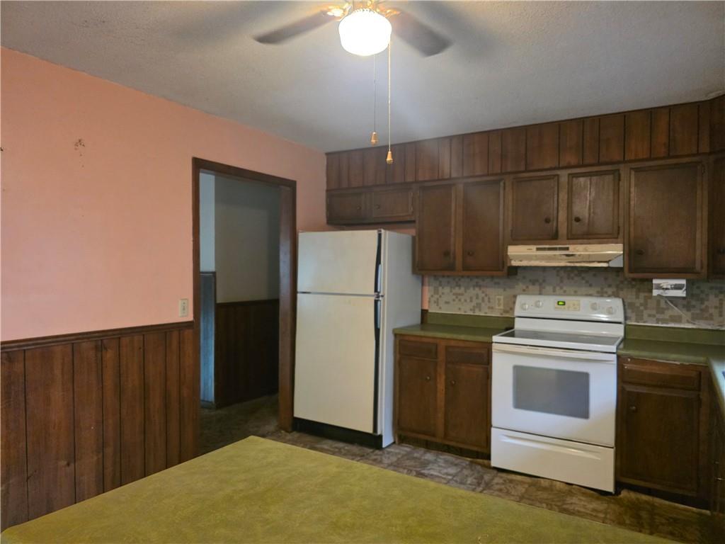 207 E 10th Street Property Photo 12