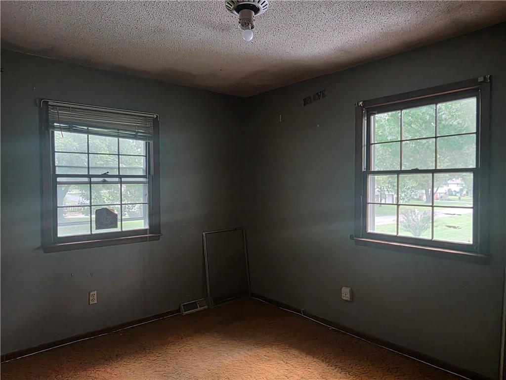 207 E 10th Street Property Photo 18