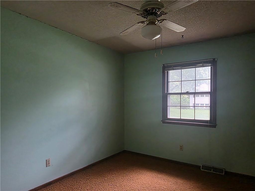 207 E 10th Street Property Photo 20