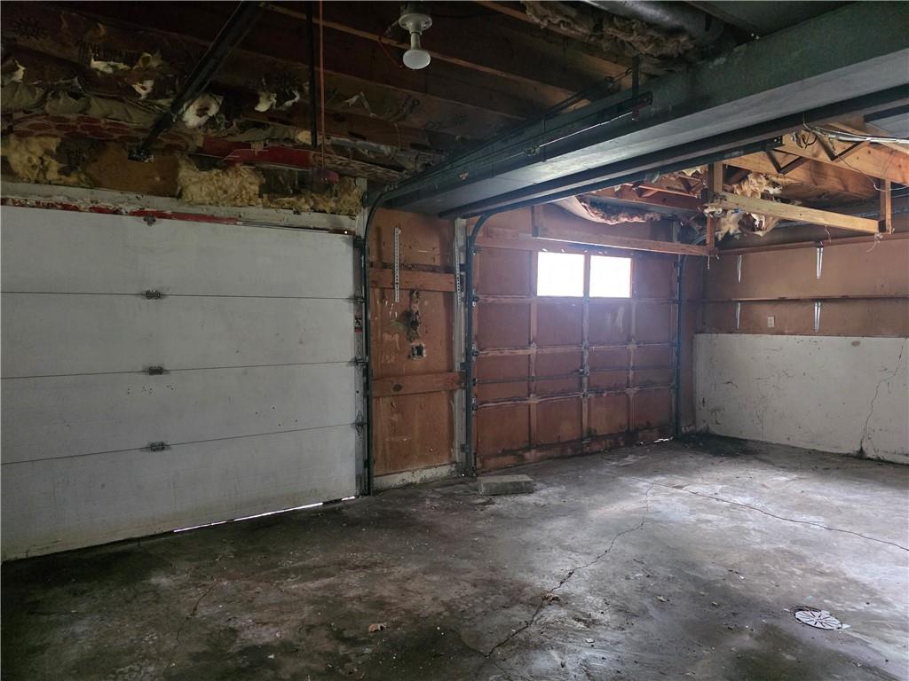 207 E 10th Street Property Photo 28