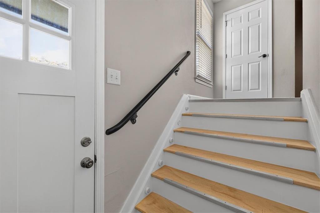 100 E South Avenue Property Photo 10