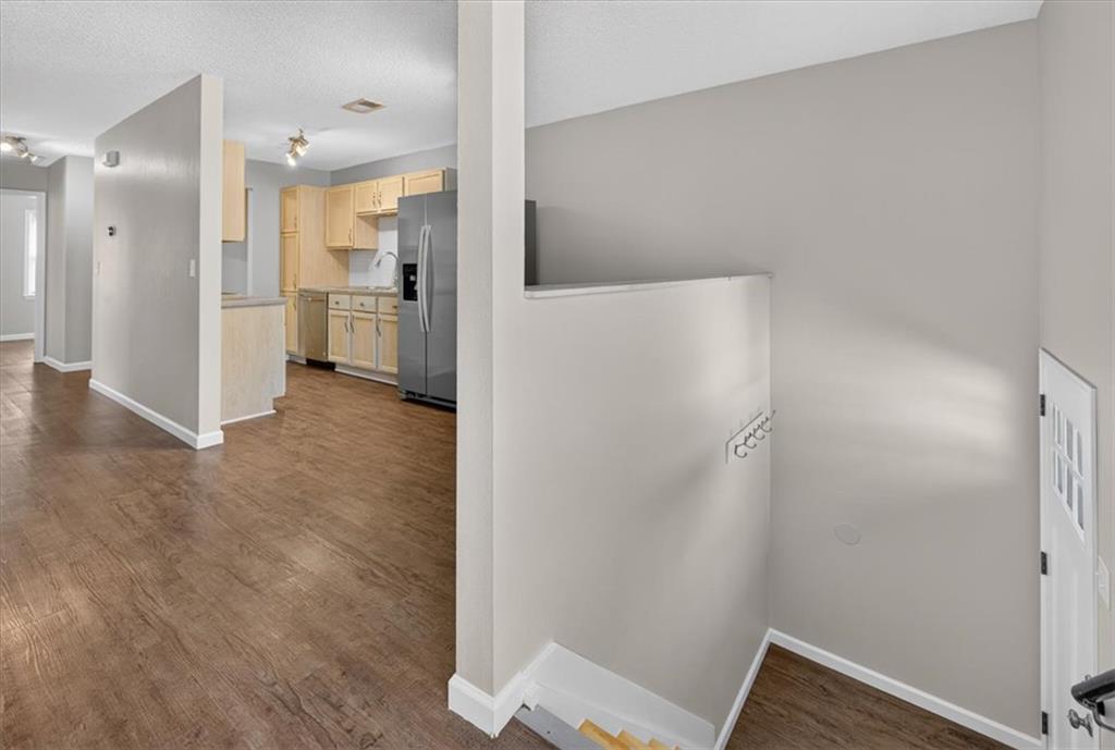 100 E South Avenue Property Photo 11