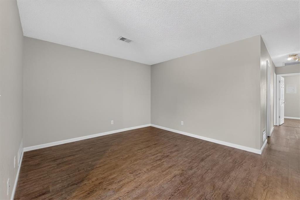 100 E South Avenue Property Photo 12