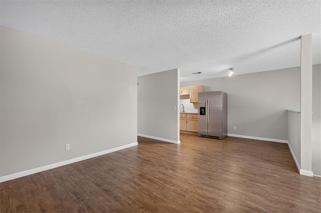 100 E South Avenue Property Photo 13