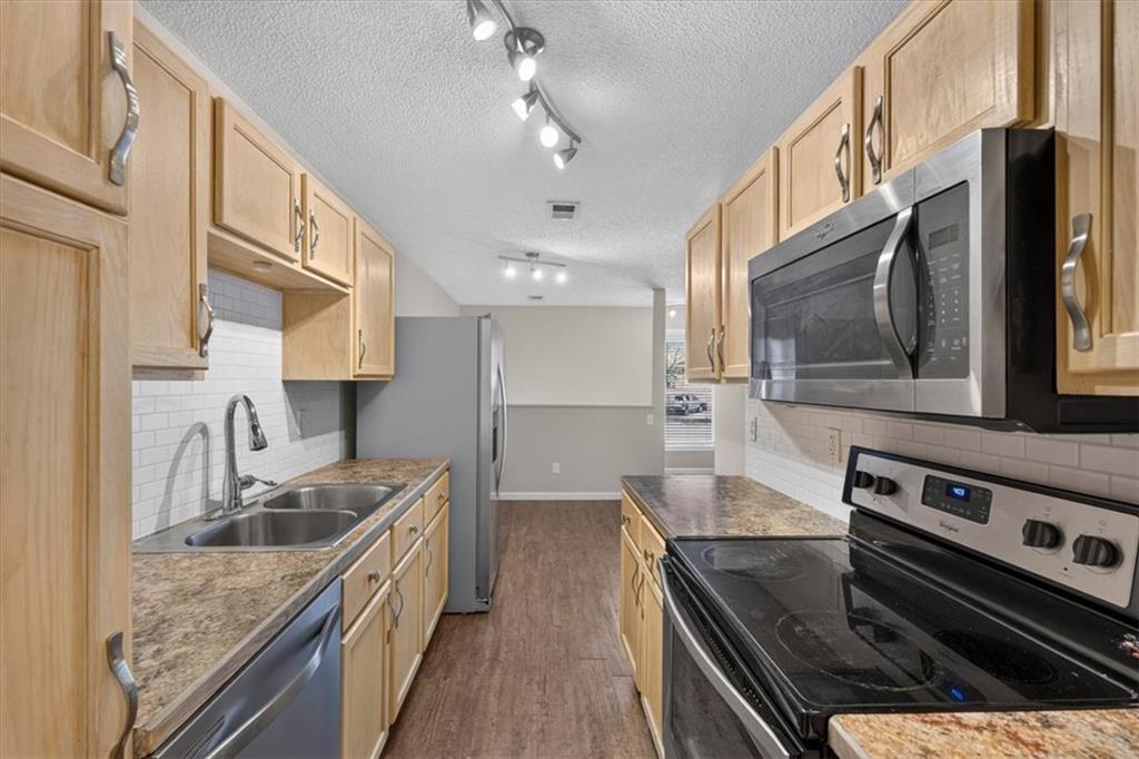 100 E South Avenue Property Photo 17