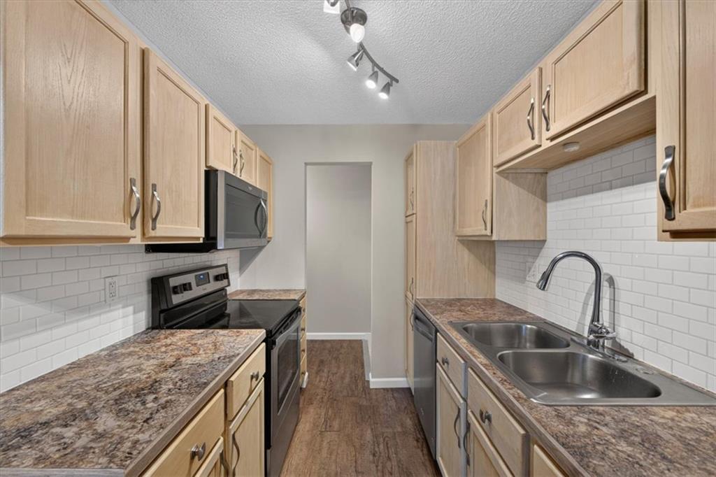100 E South Avenue Property Photo 18