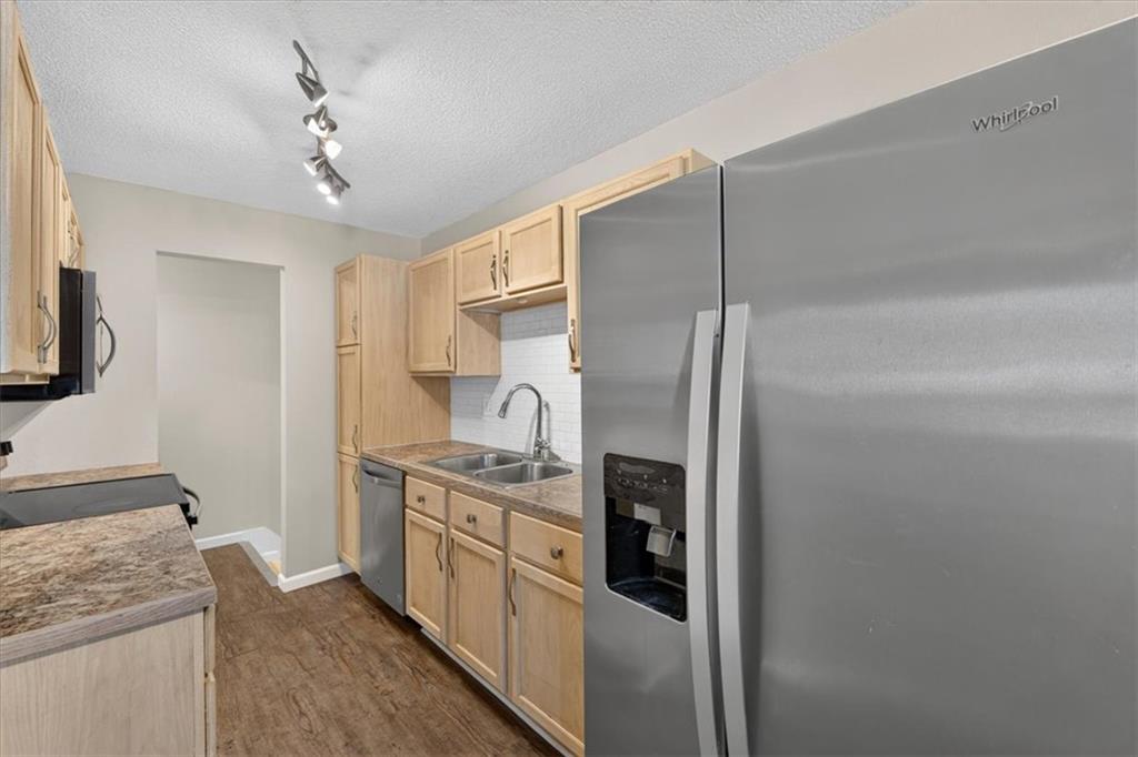 100 E South Avenue Property Photo 19