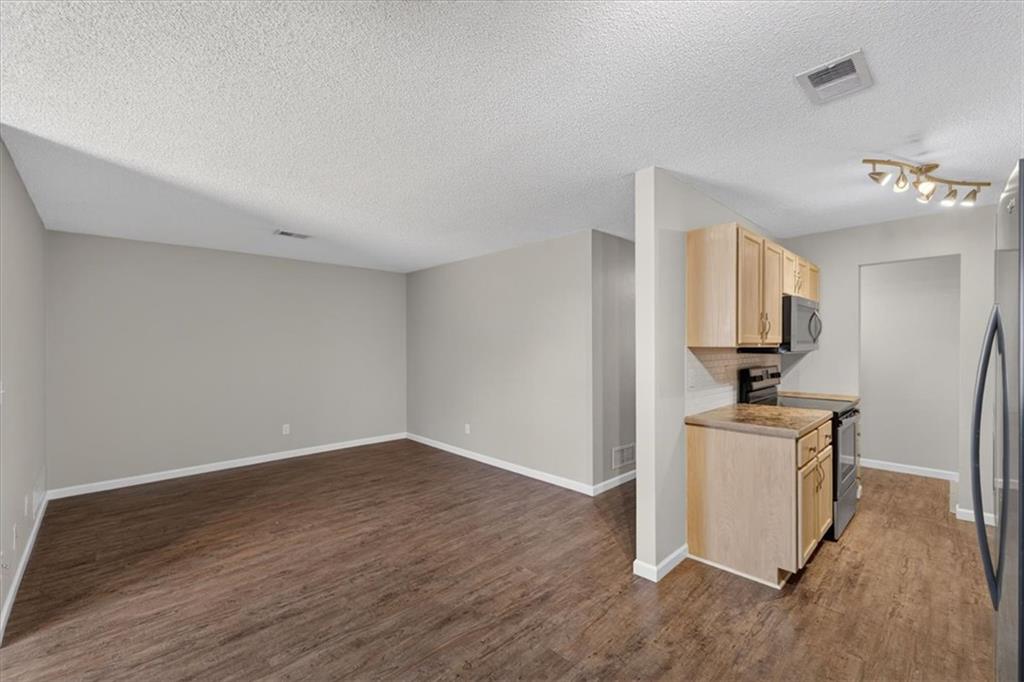 100 E South Avenue Property Photo 21