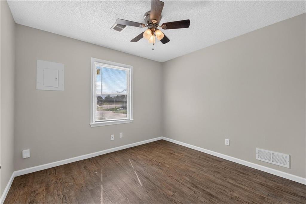 100 E South Avenue Property Photo 24