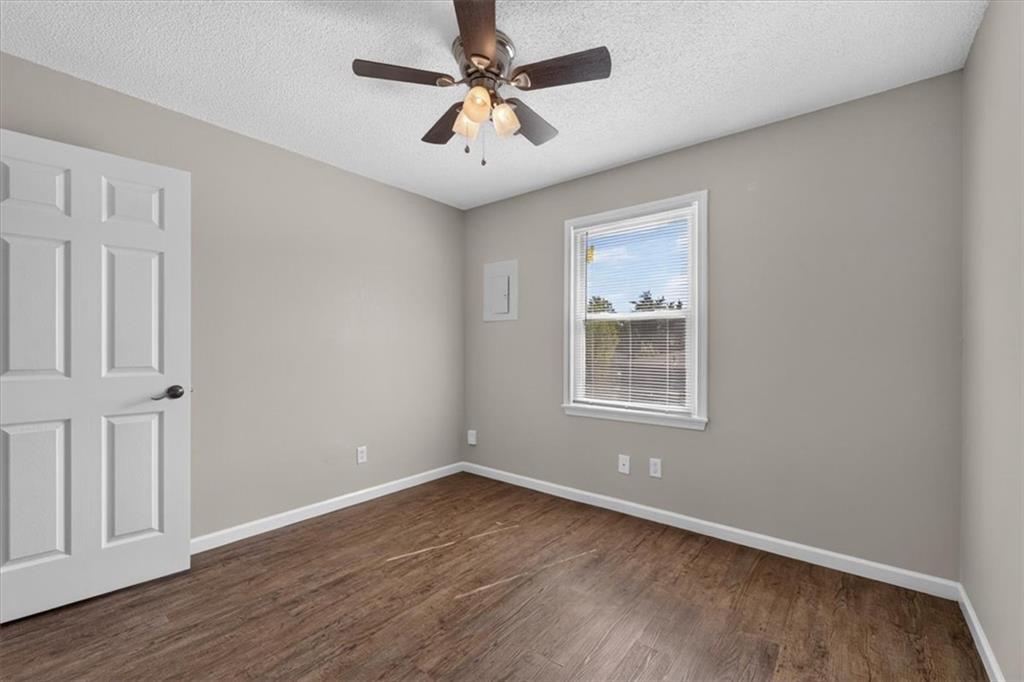 100 E South Avenue Property Photo 28