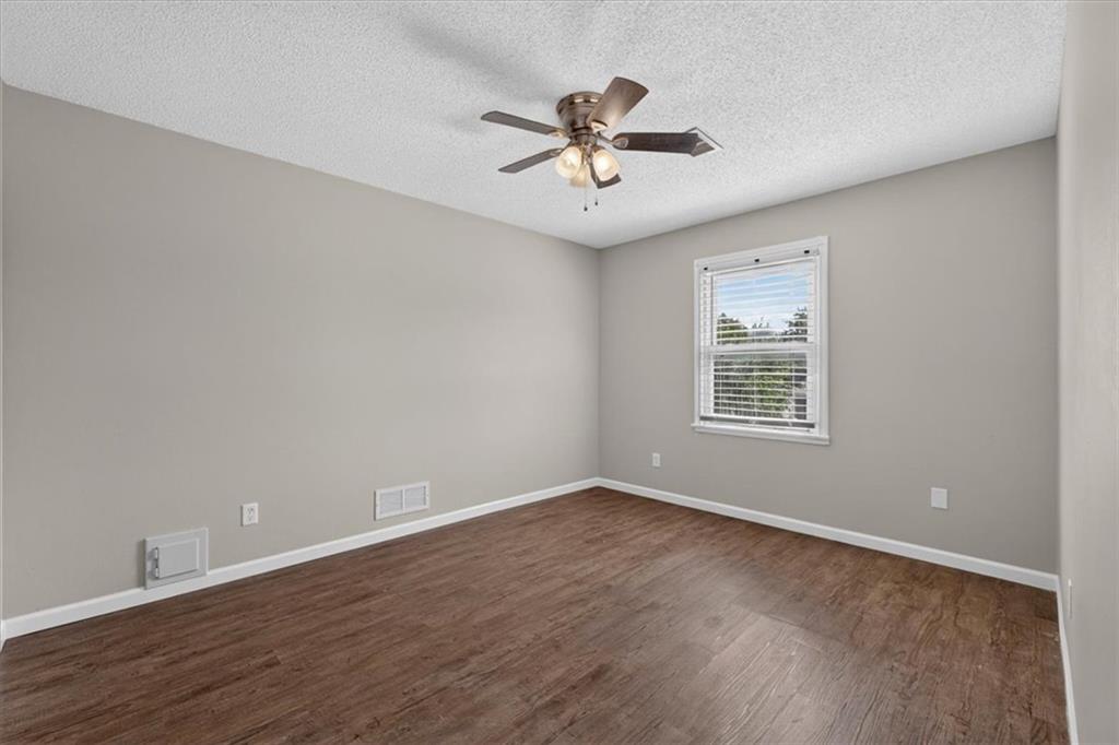 100 E South Avenue Property Photo 29