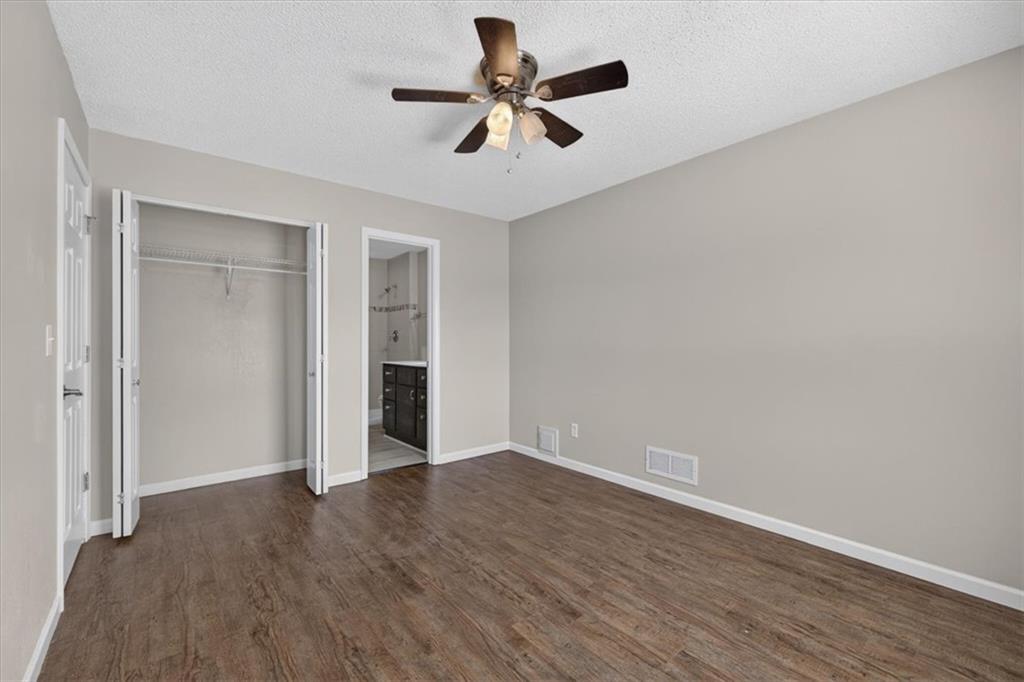 100 E South Avenue Property Photo 32