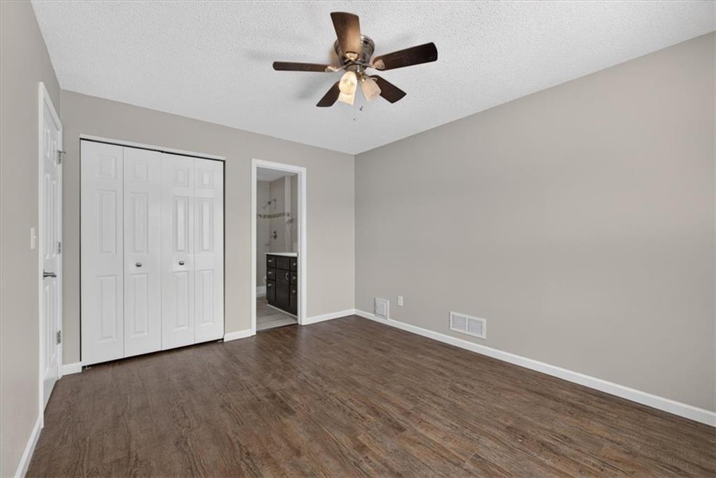 100 E South Avenue Property Photo 33