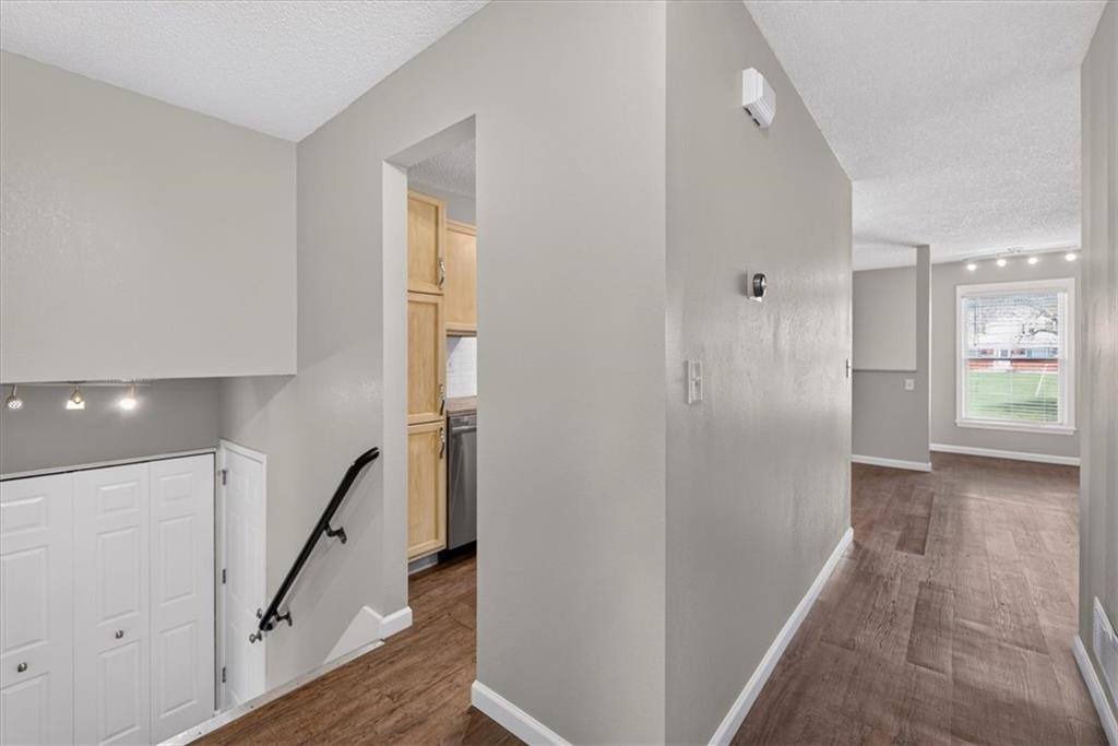 100 E South Avenue Property Photo 36