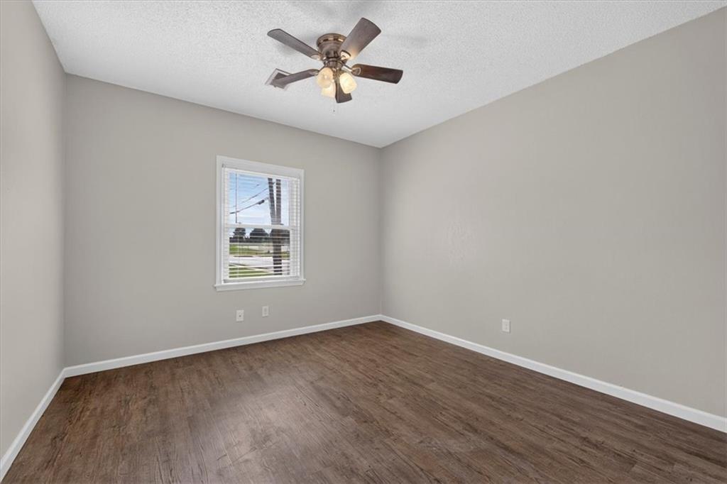 100 E South Avenue Property Photo 37