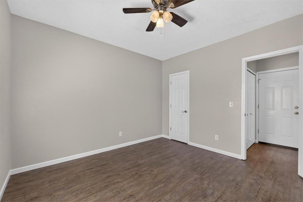 100 E South Avenue Property Photo 38