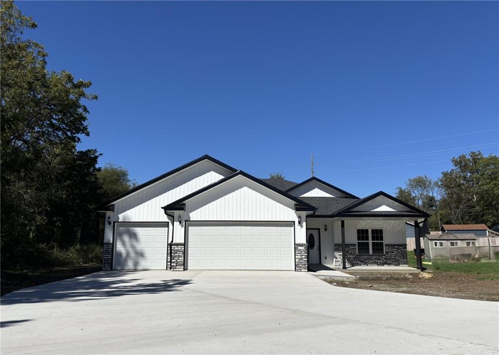 105 W Fawn Drive Property Photo 1