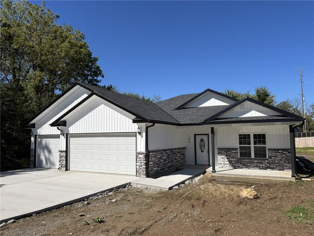 105 W Fawn Drive Property Photo 2